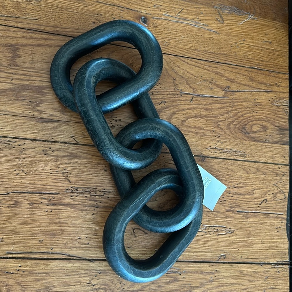 Wooden chain decor